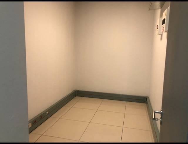 241M² OFFICE TO LET IN DUNKELD WEST
